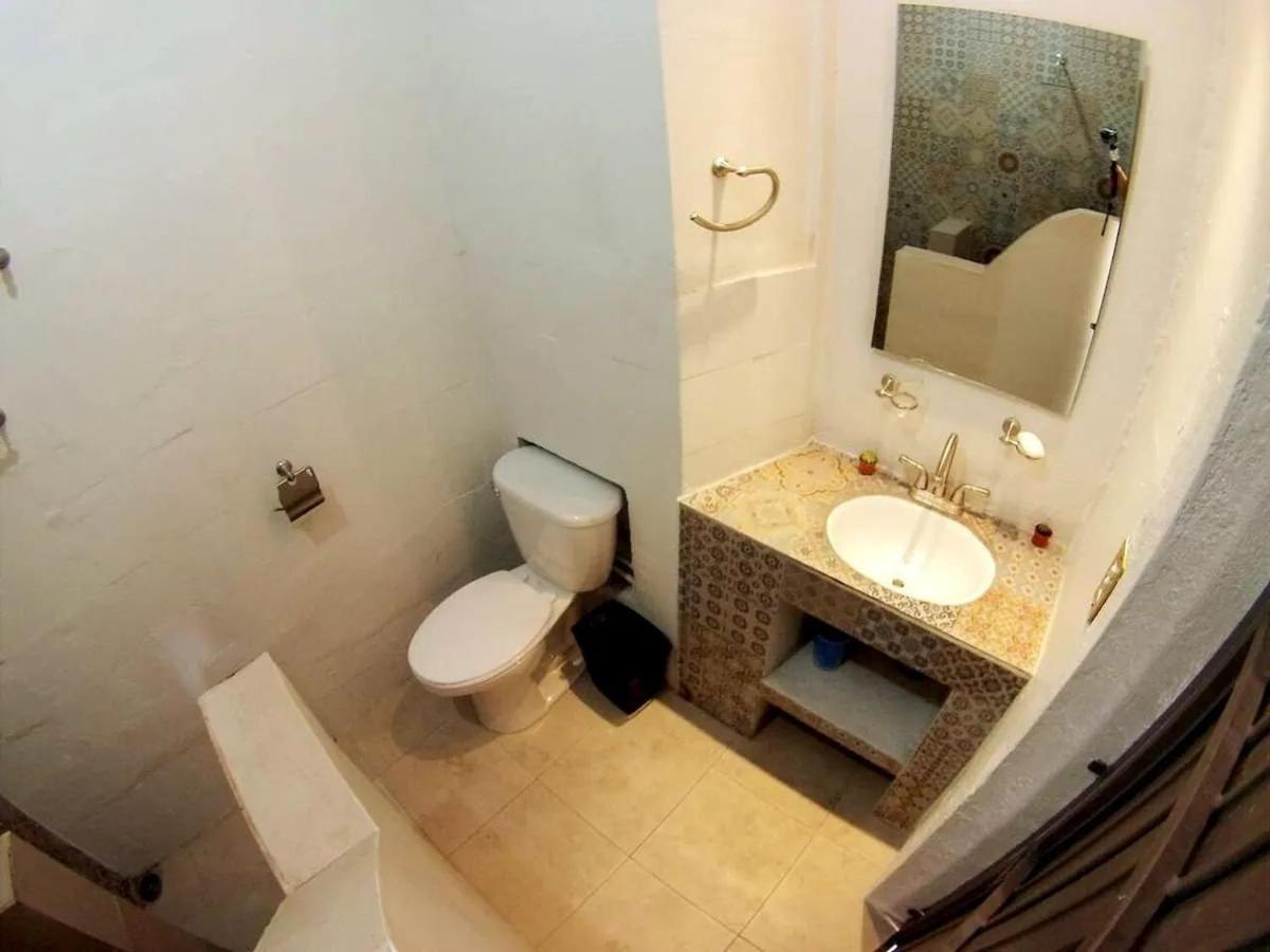 1 Guadalajara Corazon Del Centro Historico Hospedate En Una Casa Antigua En Una Habitacion Sencilla Con Areas Comunes Y Banos Compartidas מראה חיצוני תמונה